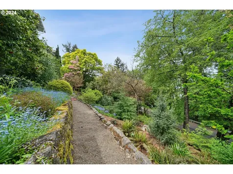 3639 NW Thurman Street Portland OR 97210