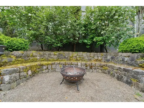 3639 NW Thurman Street Portland OR 97210