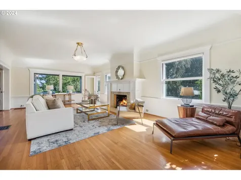 3639 NW Thurman Street Portland OR 97210