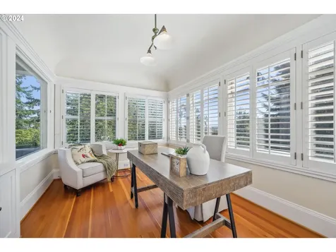 3639 NW Thurman Street Portland OR 97210
