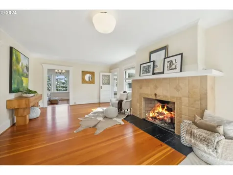 3639 NW Thurman Street Portland OR 97210