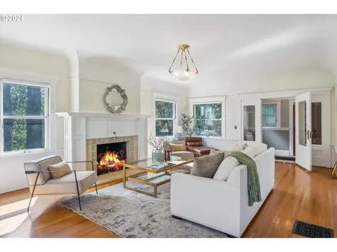 3639 NW Thurman Street Portland OR 97210