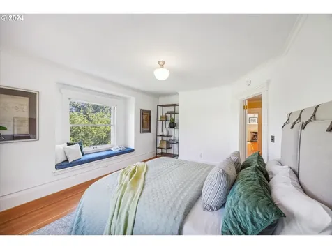 3639 NW Thurman Street Portland OR 97210