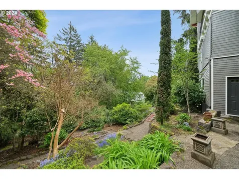 3639 NW Thurman Street Portland OR 97210