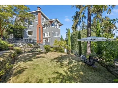 3639 NW Thurman Street Portland OR 97210