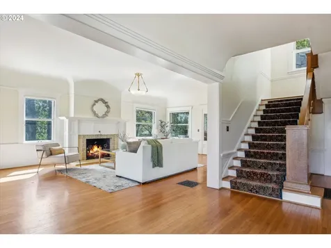3639 NW Thurman Street Portland OR 97210