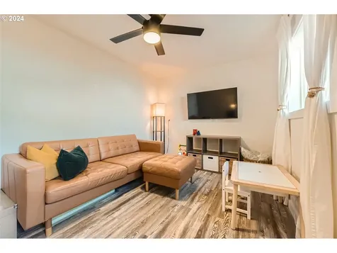 391 Se 35th Court Hillsboro OR 97123