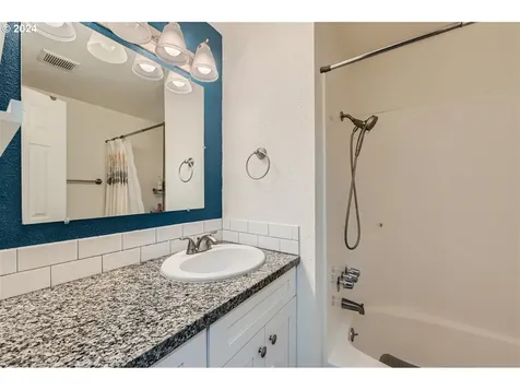 391 Se 35th Court Hillsboro OR 97123