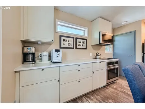 391 Se 35th Court Hillsboro OR 97123