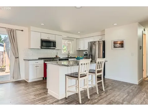 391 Se 35th Court Hillsboro OR 97123