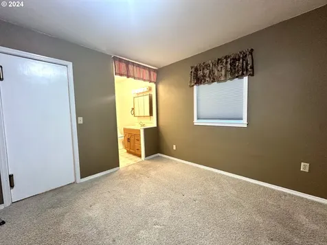 536 W First Avenue Sutherlin OR 97479
