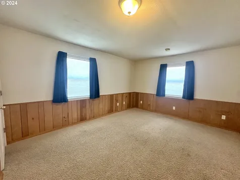 536 W First Avenue Sutherlin OR 97479