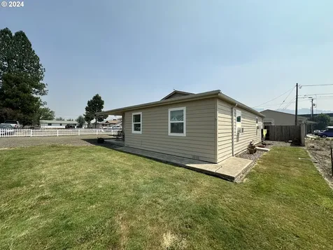 536 W First Avenue Sutherlin OR 97479