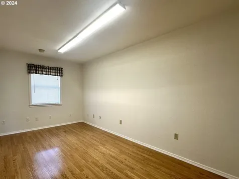 536 W First Avenue Sutherlin OR 97479