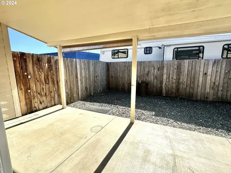 536 W First Avenue Sutherlin OR 97479
