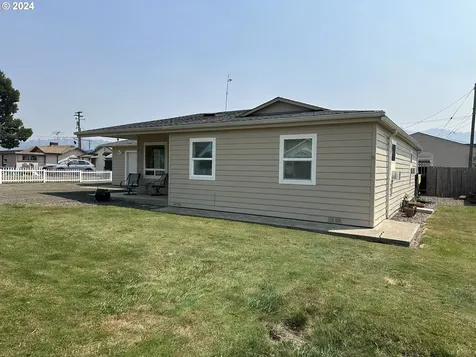 536 W First Avenue Sutherlin OR 97479