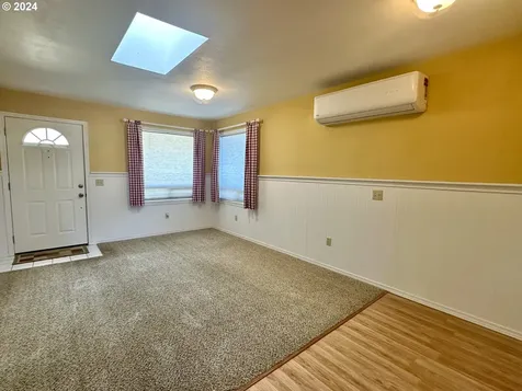 536 W First Avenue Sutherlin OR 97479