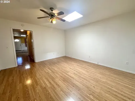 536 W First Avenue Sutherlin OR 97479