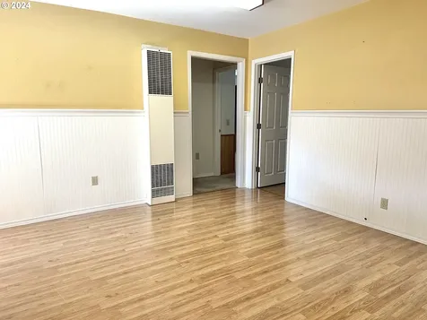 536 W First Avenue Sutherlin OR 97479