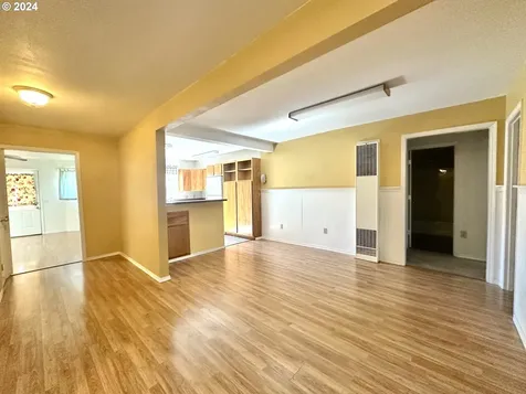536 W First Avenue Sutherlin OR 97479