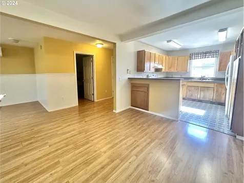 536 W First Avenue Sutherlin OR 97479