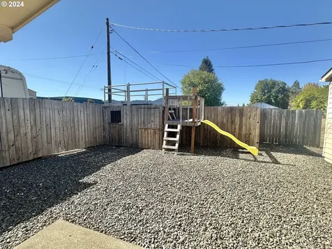 536 W First Avenue Sutherlin OR 97479