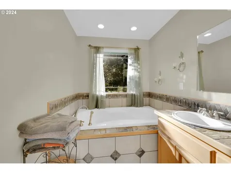 85526 Jasper Park Road Pleasant Hill OR 97455