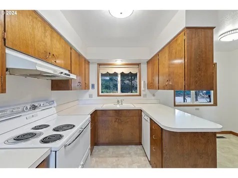 935 SW 84th Avenue Portland OR 97225