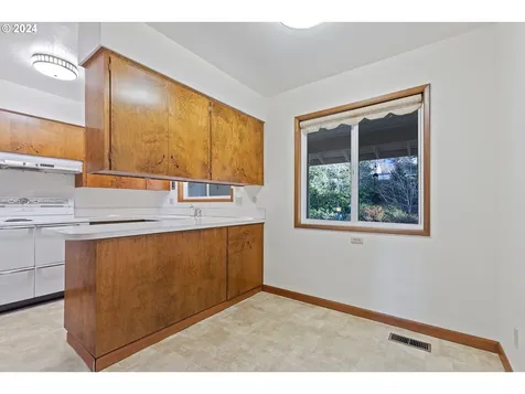 935 SW 84th Avenue Portland OR 97225