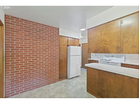 935 SW 84th Avenue Portland OR 97225