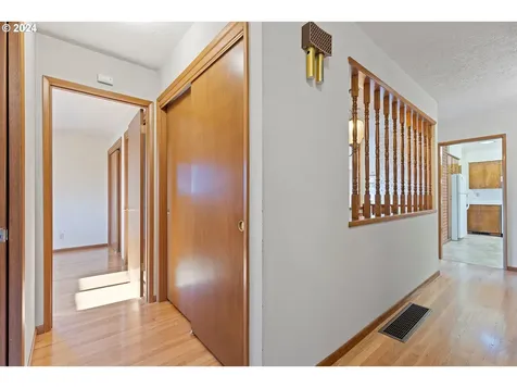935 SW 84th Avenue Portland OR 97225