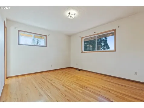 935 SW 84th Avenue Portland OR 97225