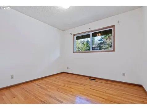 935 SW 84th Avenue Portland OR 97225
