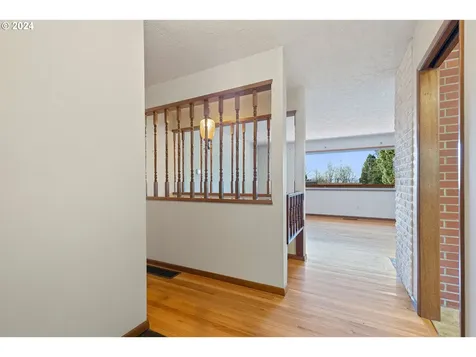 935 SW 84th Avenue Portland OR 97225