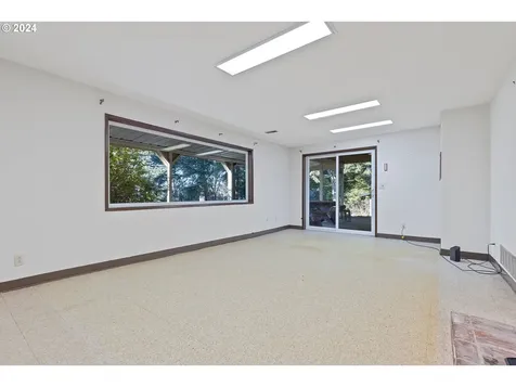 935 SW 84th Avenue Portland OR 97225