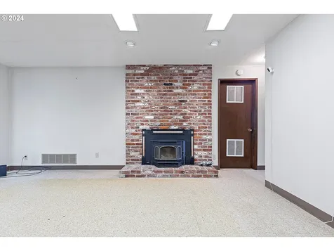 935 SW 84th Avenue Portland OR 97225