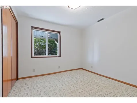 935 SW 84th Avenue Portland OR 97225