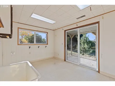 935 SW 84th Avenue Portland OR 97225