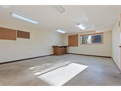 935 SW 84th Avenue Portland OR 97225