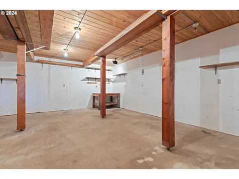 935 SW 84th Avenue Portland OR 97225