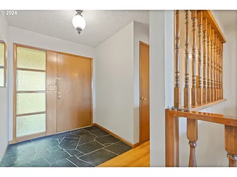 935 SW 84th Avenue Portland OR 97225