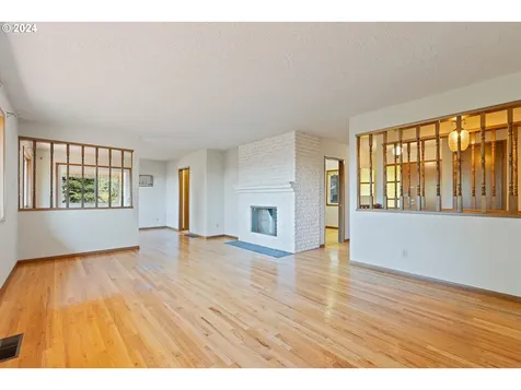 935 SW 84th Avenue Portland OR 97225