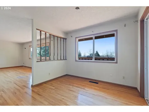 935 SW 84th Avenue Portland OR 97225