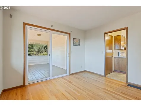 935 SW 84th Avenue Portland OR 97225