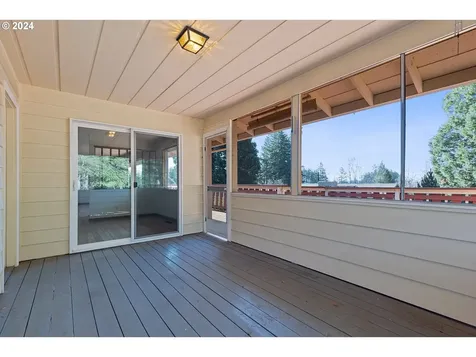 935 SW 84th Avenue Portland OR 97225