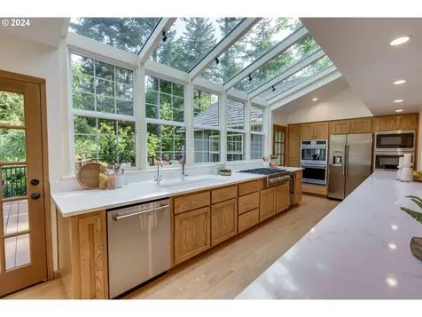9025 NW Ash Street Portland OR 97229