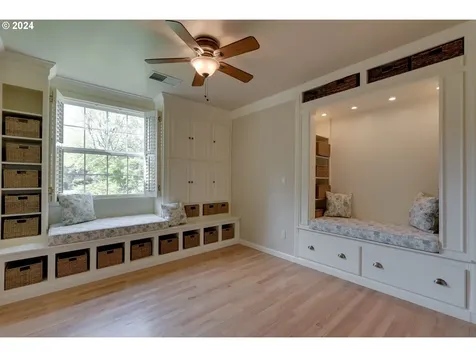 9025 NW Ash Street Portland OR 97229