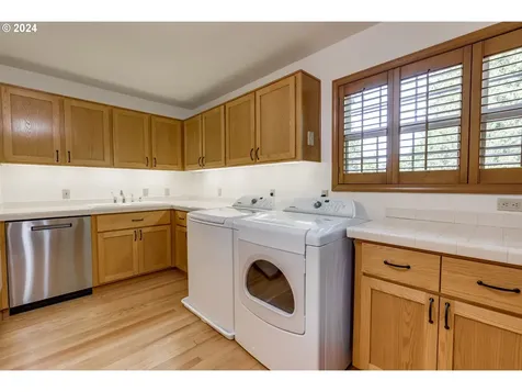 9025 NW Ash Street Portland OR 97229