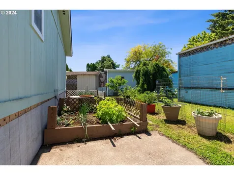 570 N 10th Avenue Cornelius OR 97113