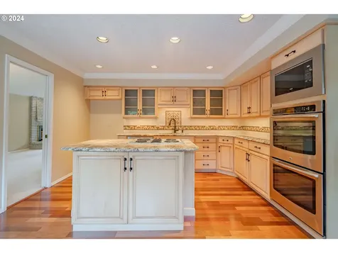 12800 SE 24th Street Vancouver WA 98683